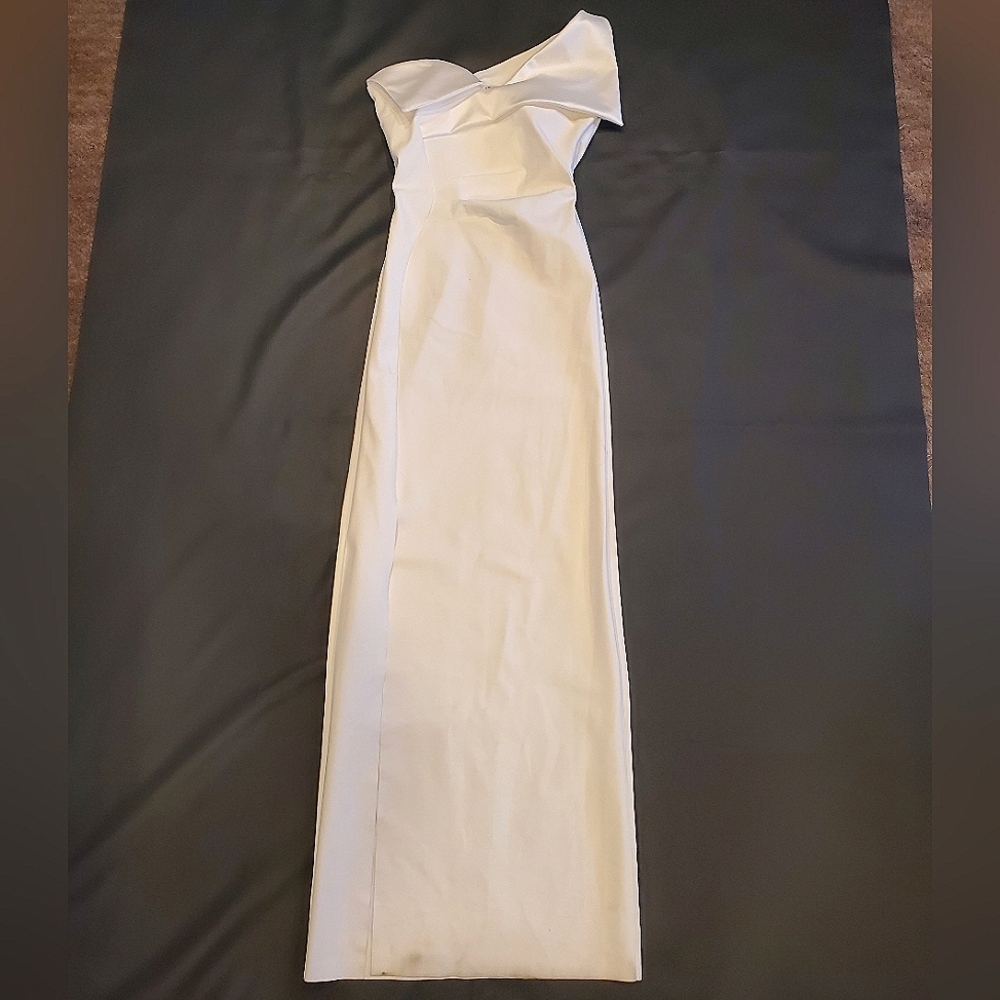 NWT$1,090 Chiara Boni Xenia White Asymmetric Column Gown Dress Sz 8 (44) - Picture 6 of 16